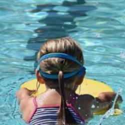 Ebeveynler &ccedil;ocuklarının sağlığı i&ccedil;in havuz kullanımında dikkatli olmalı