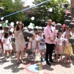 Gazze'deki &ccedil;ocukların anısına karne bağlı balonlar g&ouml;ky&uuml;z&uuml;ne bırakıldı