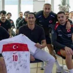 Hakem Serdar Gözübüyük, A Milli Futbol Takımı'na sunum yaptı