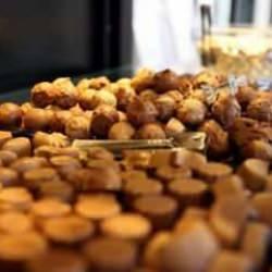 Kooperatif kuran kadınlar 60 çeşit çikolata üretiyor