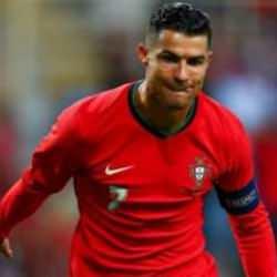 Ronaldo şov yaptı! Portekiz rahat kazandı