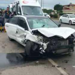 Yol yardım aracı beklerken otomobil &ccedil;arptı! &Ouml;l&uuml; ve yaralılar var