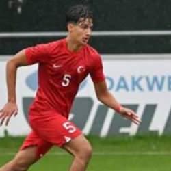 16'lık Türk futbolcu Hollanda'ya transfer yaptı