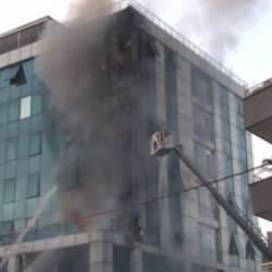Ataşehir'de iş merkezi alev alev yandı