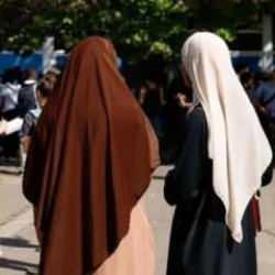 Baş&ouml;rt&uuml;s&uuml;n&uuml; yasaklayan Tacikistan yalnız değil! '&Ouml;rt&uuml;' yasağı her şekilde her yerde