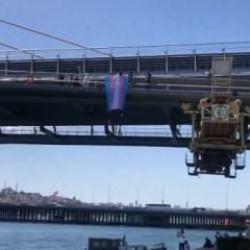 DEM Partililer LGBT sapkınlığına b&ouml;yle destek verdiler!