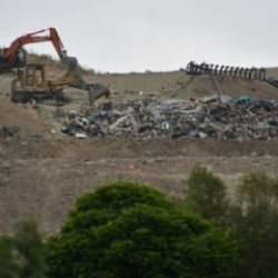 İzmir'de faciaya davet: CHP'li belediye mahkeme kararına rağmen &ccedil;&ouml;p d&ouml;kmeye devam ediyor!