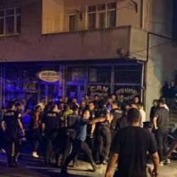 Sancaktepe&rsquo;de madde bağımlısı gen&ccedil; mahalleyi ateşe verdi! Lin&ccedil;ten polis kurtardı