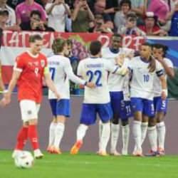 Wöber 3 puan hediye etti! Fransa'ya tek gol yetti