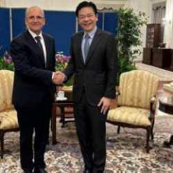 Bakan Şimşek, Asya'daki ilk yatırımcı toplantısı için Singapur'da
