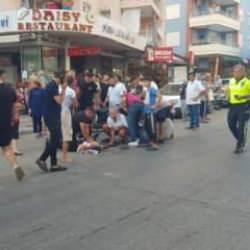 Antalya'da baba- oğul, &ccedil;ıkan kavgada 3 kişiyi bı&ccedil;akladı: 1 &ouml;l&uuml;, 2 yaralı