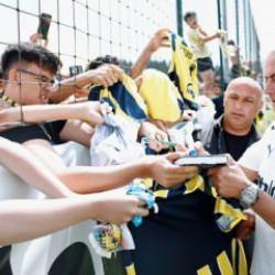 Fenerbahçe'nin antrenmanına taraftarlardan yoğun ilgi