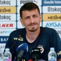 "Kulübün askerleriyiz" diyen Mert Hakan'dan yeni imza yorumu: Aradı ve...