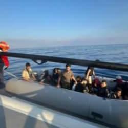 Kuşadası a&ccedil;ıklarında 19 g&ouml;&ccedil;men kurtarıldı