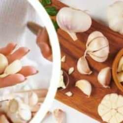 Mutfakta zaman tasarrufu sağlayan kolay yöntemler: Sarımsak soymanın kolay yolları