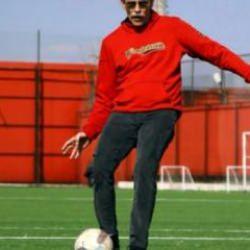 Oyuncu başkandan vatandaşa ilk gol! Reklam bitti film başladı