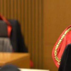 R&uuml;şvet alıp uyuşturucu partileri d&uuml;zenleyen hakime ve su&ccedil; ortağı savcı meslekten atıldı