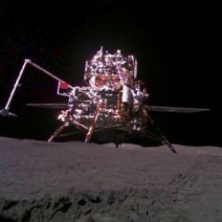 Uzay tarihinde bir ilk: Çin Ay'dan "hazine sandığı" getirdi!