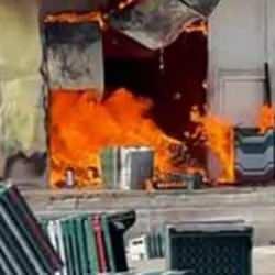 Antalya'da halk ekmek fabrikasının deposu alev alev yandı