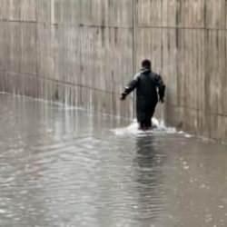 Bursa sağanak yağışa teslim oldu! 30 dakikada şehir fel&ccedil; oldu