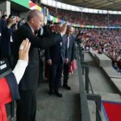 Emine Erdoğan, A Milli Futbol Takımı'nı tebrik etti