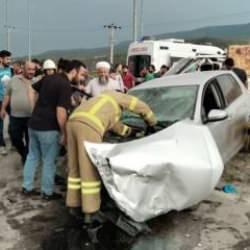 Karab&uuml;k'te zincirleme kaza: 2'si ağır 4 yaralı