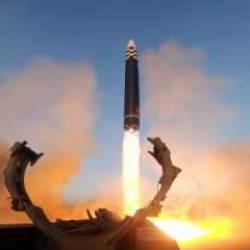 Kuzey Kore yeni süper füzesini test etti