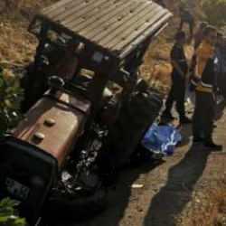 Manisa&rsquo;da TIR'la &ccedil;arpışan trakt&ouml;r s&uuml;r&uuml;c&uuml;s&uuml; hayatını kaybetti