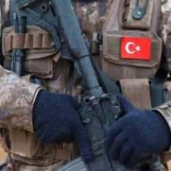 Mehmet&ccedil;ik'e 'vur' emri verildi! O eller kırılacak