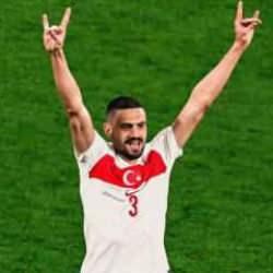 Merih Demiral&rsquo;ın bozkurt hareketini hazmedemediler: &lsquo;&Ouml;m&uuml;r boyu men edilsin!&rsquo;