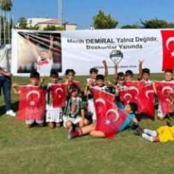 Mersinli minik futbolculardan, Merih Demiral'a destek
