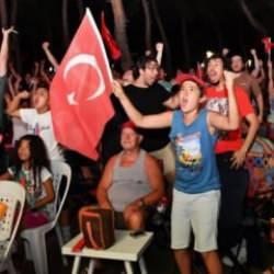 Milli maç coşkusu Antalya'da dev ekranda yaşanacak