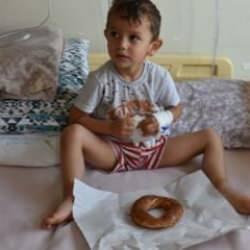 Milyonda 1 g&ouml;r&uuml;len vakaydı, ameliyatla sağlığına kavuştu