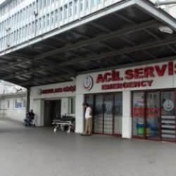 Pes dedirten olay: Rapor alamayınca doktoru darp ettiler!