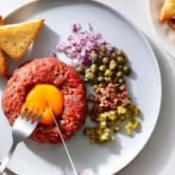 Sofistike zevkler için: Mükemmel steak tartar tarifi nasıl yapılır?