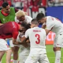 Sosyal medyayı sallayan anlar! Makinist dev maç için Marmaray'ı durdurdu