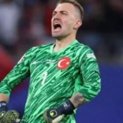 TRT spikeri Özkan Öztürk, Mert'in kurtarışında kendinden geçti