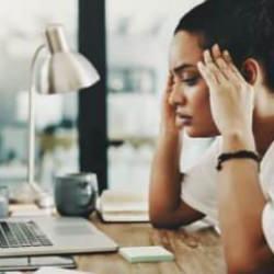 Uzmanlar uyarıyor: Bilgisayar kullanıcıları için "ekran apnesi" tehlikesi!