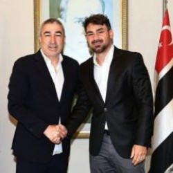 Veli Kavlak, Beşiktaş'a geri d&ouml;nd&uuml;! Teknik direkt&ouml;rl&uuml;k yapacak