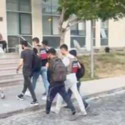 Evde 3 kaçak göçmen yakalandı, organizatör tutuklandı