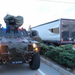 Hareket halindeki tırdan çıktılar! 58 düzensiz göçmen yakalandı