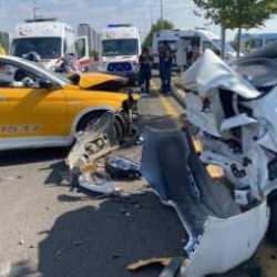 Kızını sınava yetiştirmeye çalışan aile kaza yaptı: Yaralılar var