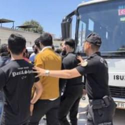 Metal imalathanesinde saklanan 10 göçmen yakalandı