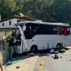 Muğla'da tur otob&uuml;s&uuml;n&uuml;n freni boşaldı: 2 kişi &ouml;ld&uuml;, 35 kişi yaralandı