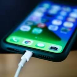 Telefonu şarjdayken uyudu bacağı yandı: "Keşke bu kadar tehlikeli olduğunu bilseydim"