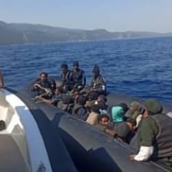 Yunanistan geri itti: 1'i çocuk 32 düzensiz göçmen kurtarıldı!