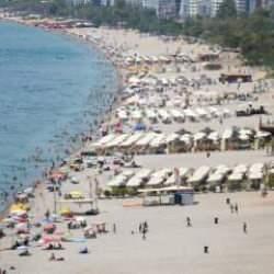 Antalya'da sıcak hava ve nem etkili oluyor