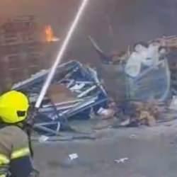 Bursa’da tavuk çiftliğinde çıkan yangın zincir marketin deposuna sıçradı