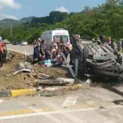 Düğün yolunda feci kaza! 3'ü ağır 9 yaralı