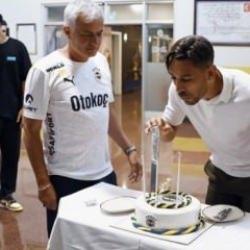 İrfan Can Kahveci’ye sürpriz doğum günü kutlaması